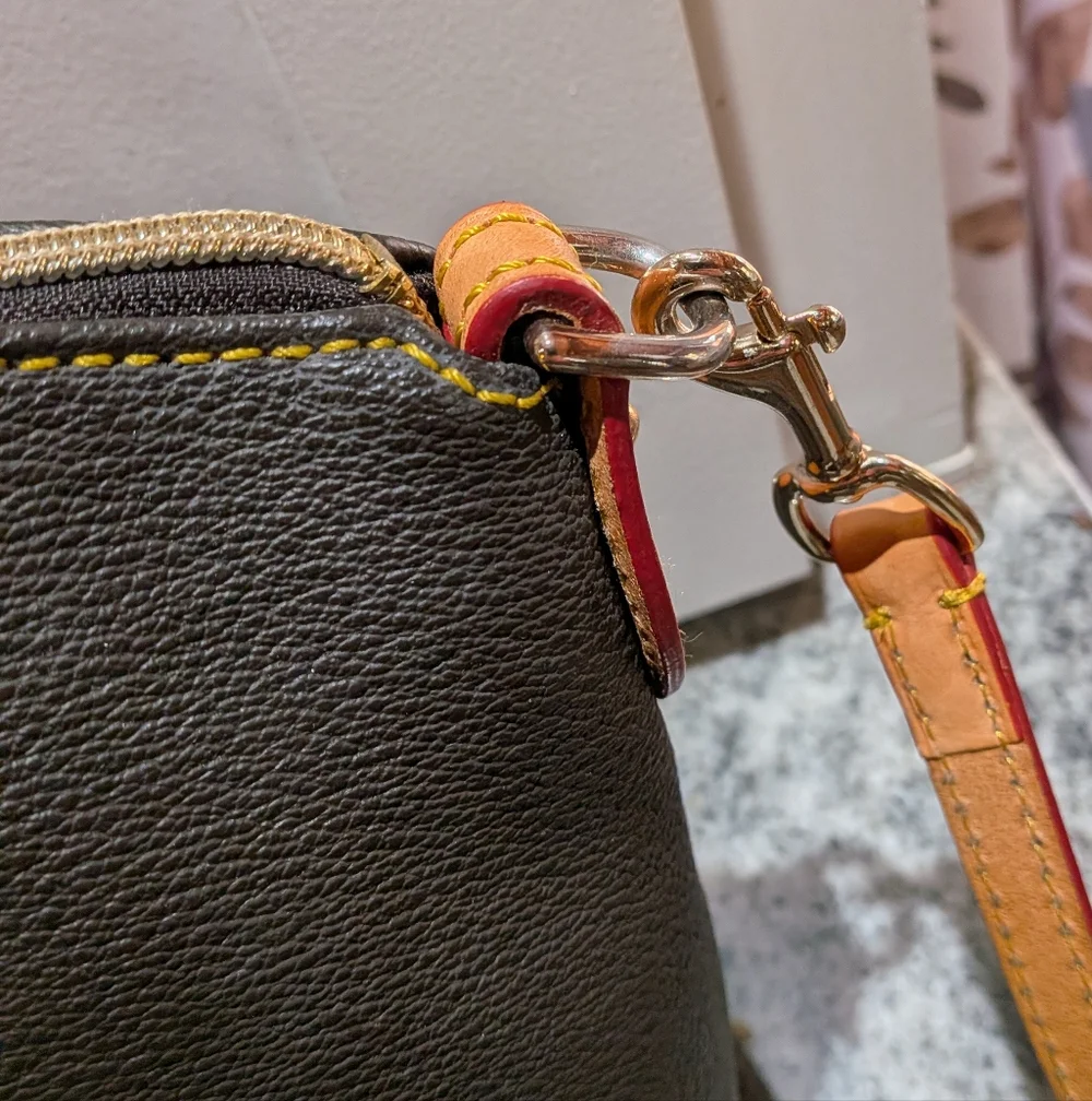 Dooney & Bourke Dark Brown Satchel Bag Pocketbook Great Condition